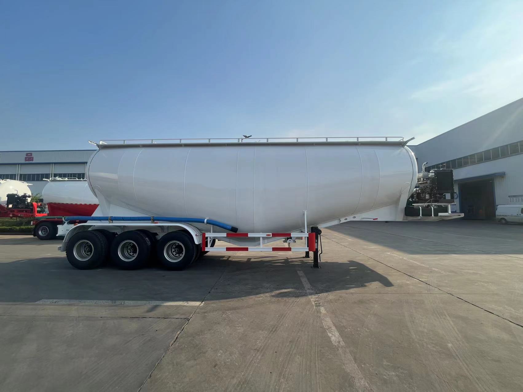 Derun Tri-ardatz Zementu Tank Semi Trailer GABON-ri bidaliko zaio