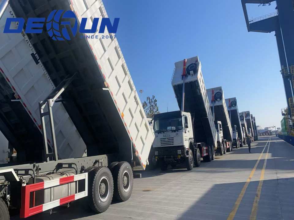 Sinotruk Howo 10 Dump Trucks dagoeneko iritsi dira portura eta joateko prest Sinotruk Howo 10 Dump Trucks dagoeneko iritsi dira portura eta joateko prest