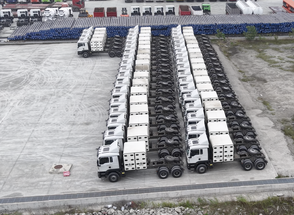 Bidalketa zerbitzu koherenteak aitorpen gehiago irabazten du! 40 Sinotruk TX 6x4 CNG traktore-kamioi arrakastaz bidali dira Nigeriara.