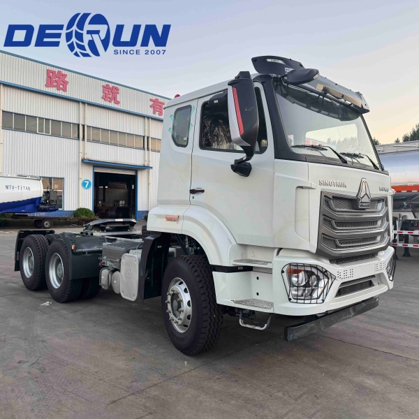 Synottrotr Howo NX 6 × 4 traktore kamioia